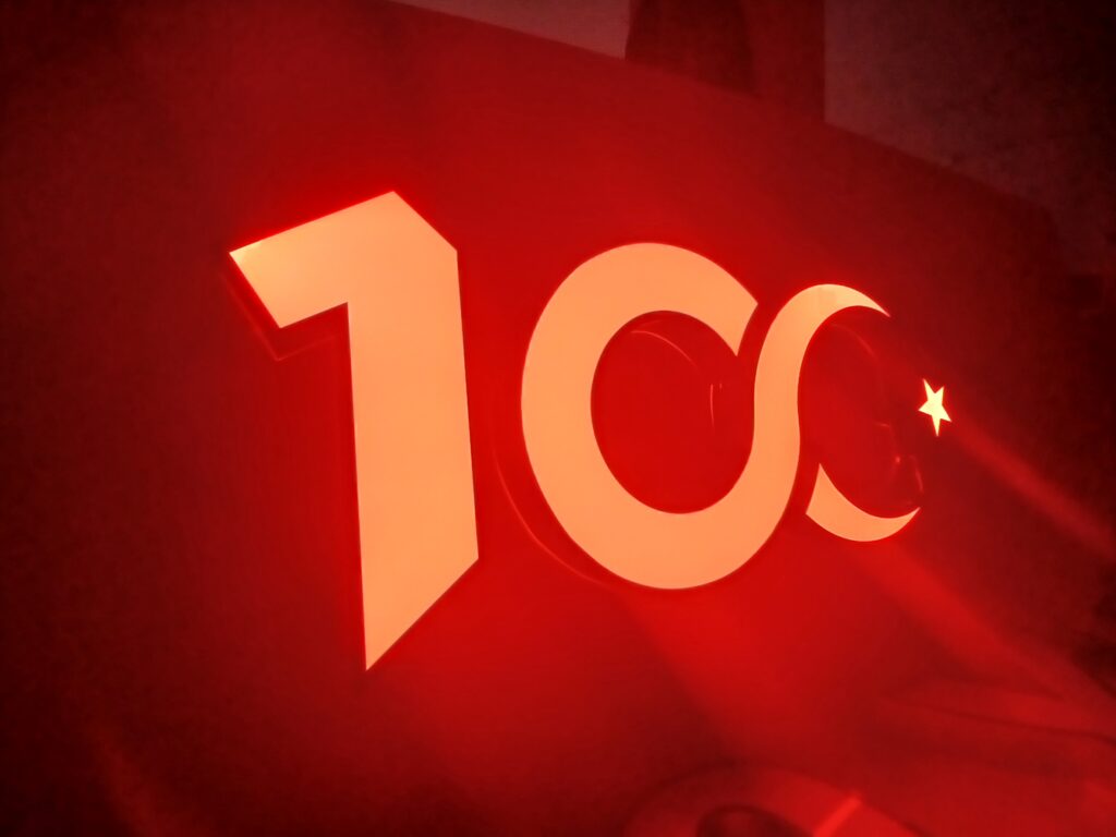 100